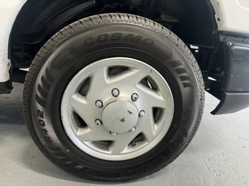 Used 2011 Ford E-250 and Econoline 250 image 3