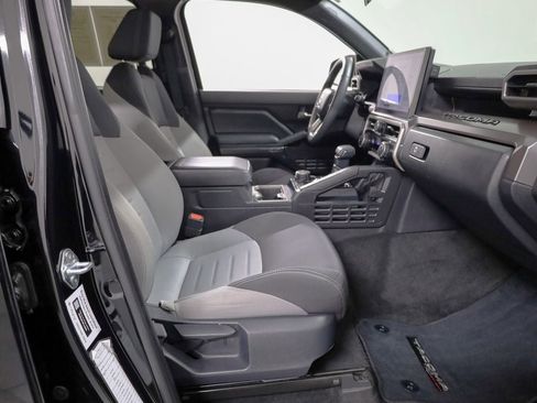 Used 2025 Toyota Tacoma TRD Off-Road image 27