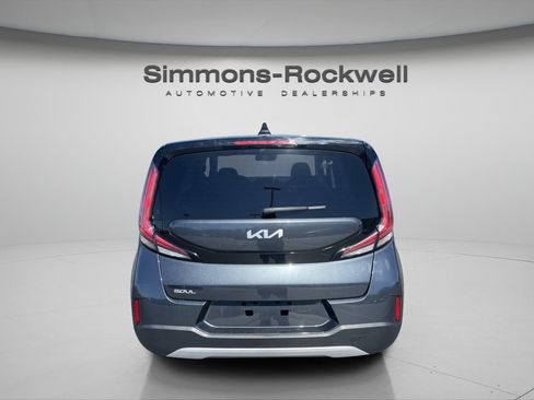 Used 2025 Kia Soul LX w/ LX Technology Package FWD image 4