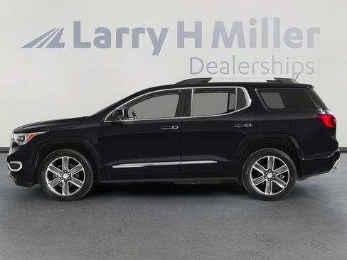 Used 2018 GMC Acadia Denali w/ Technology Package FWD image 3