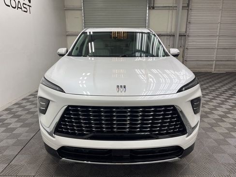 Used 2025 Buick Enclave Avenir image 4