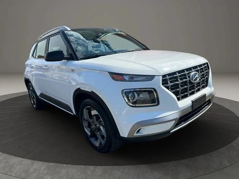 Used 2026 Hyundai Venue SEL FWD image 3