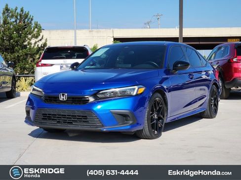 Used 2023 Honda Civic Sport image 3