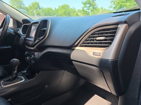 Used 2014 Jeep Cherokee Limited w/ Technology Group AWD/4WD image 23