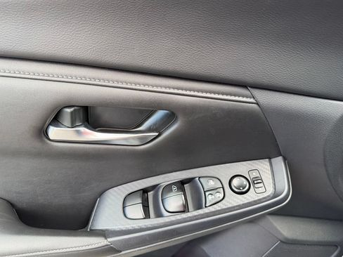 Used 2024 Nissan Sentra SV FWD image 36