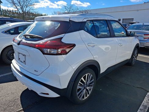 Used 2023 Nissan Kicks SV image 5
