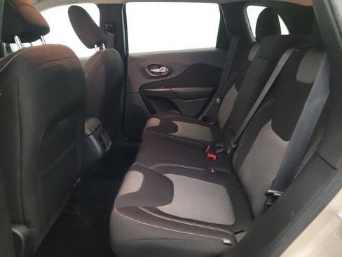 Used 2014 Jeep Cherokee Latitude w/ Comfort/Convenience Group AWD/4WD image 18