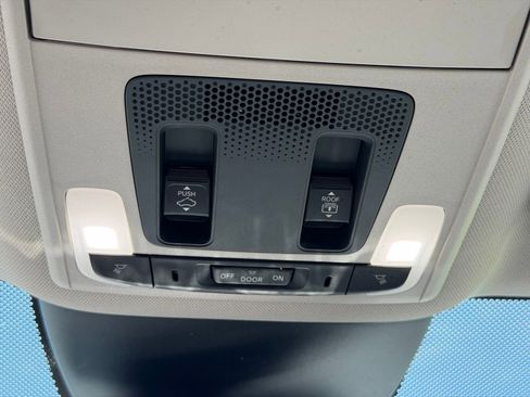 Used 2024 Honda Pilot Touring image 28