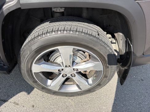 Used 2021 Jeep Grand Cherokee L Limited AWD/4WD image 12