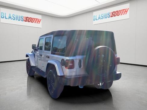 Used 2024 Jeep Wrangler Unlimited Sahara AWD/4WD image 5