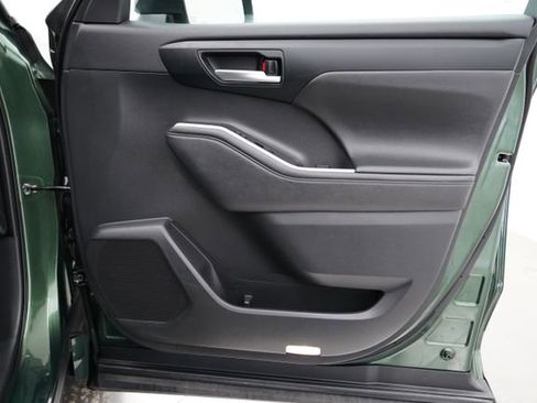 Used 2023 Toyota Highlander XLE image 88