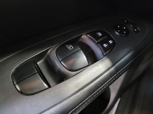 Used 2018 Nissan Pathfinder S image 27