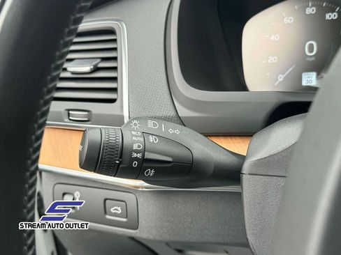 Used 2022 Volvo XC90 T6 Momentum w/ Climate Package image 21