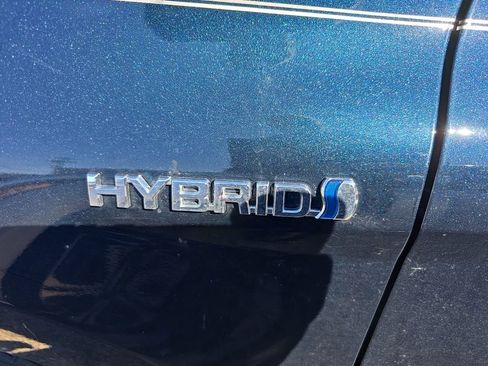 Used 2020 Toyota Camry LE image 7