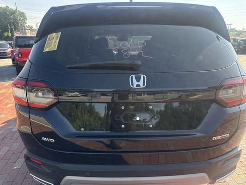 Used 2025 Honda Pilot Touring image 9