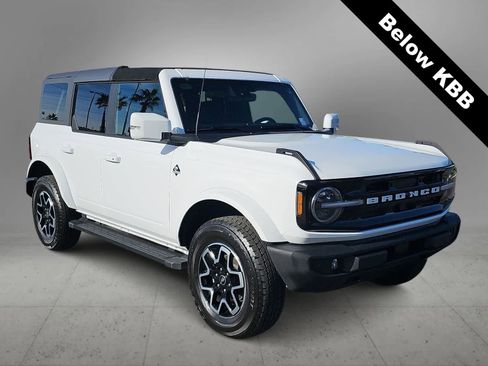 Used 2023 Ford Bronco Outer Banks AWD/4WD image 2
