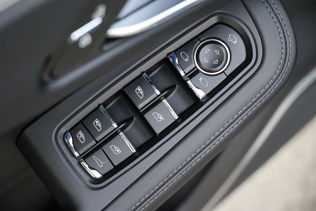 New 2026 Porsche Macan S AWD/4WD image 36