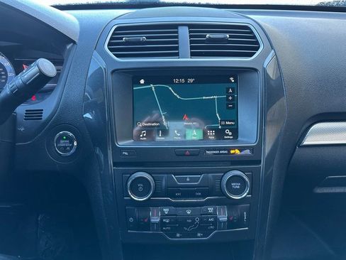 Used 2018 Ford Explorer XLT w/ Equipment Group 202A image 8