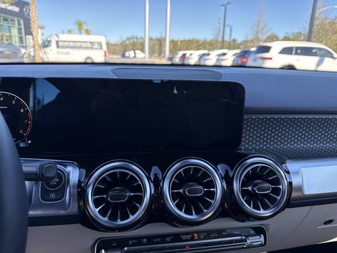 Used 2025 Mercedes-Benz GLB 250 GLB 250 image 25