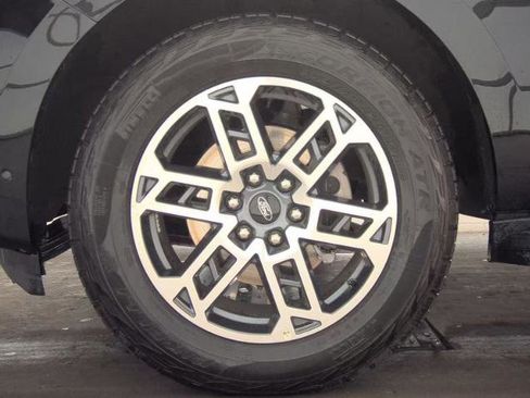 Certified 2025 Ford Expedition Active image 8