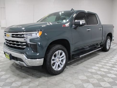 Used 2025 Chevrolet Silverado 1500 LTZ AWD/4WD image 7