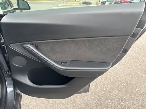 Used 2021 Tesla Model Y Long Range image 18
