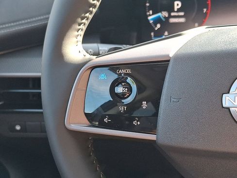 Certified 2025 Nissan Murano SV w/ Cargo Package AWD/4WD image 17