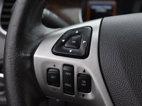 Used 2017 Ford Taurus Limited image 18