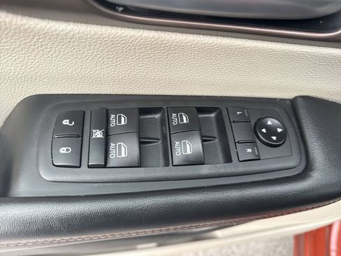 Used 2018 Chrysler Pacifica Touring-L Plus image 24