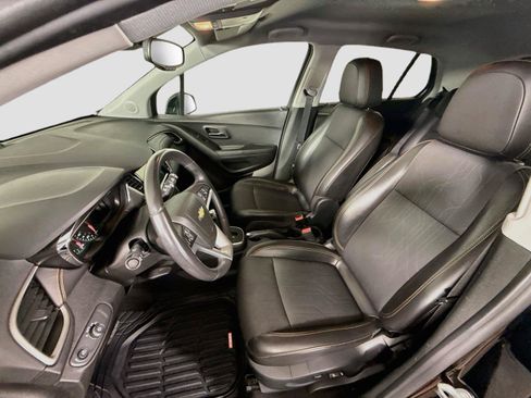 Used 2018 Chevrolet Trax LT w/ LT Convenience Package AWD/4WD image 13