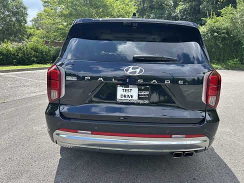 Used 2023 Hyundai Palisade Calligraphy w/ Cargo Package FWD image 6