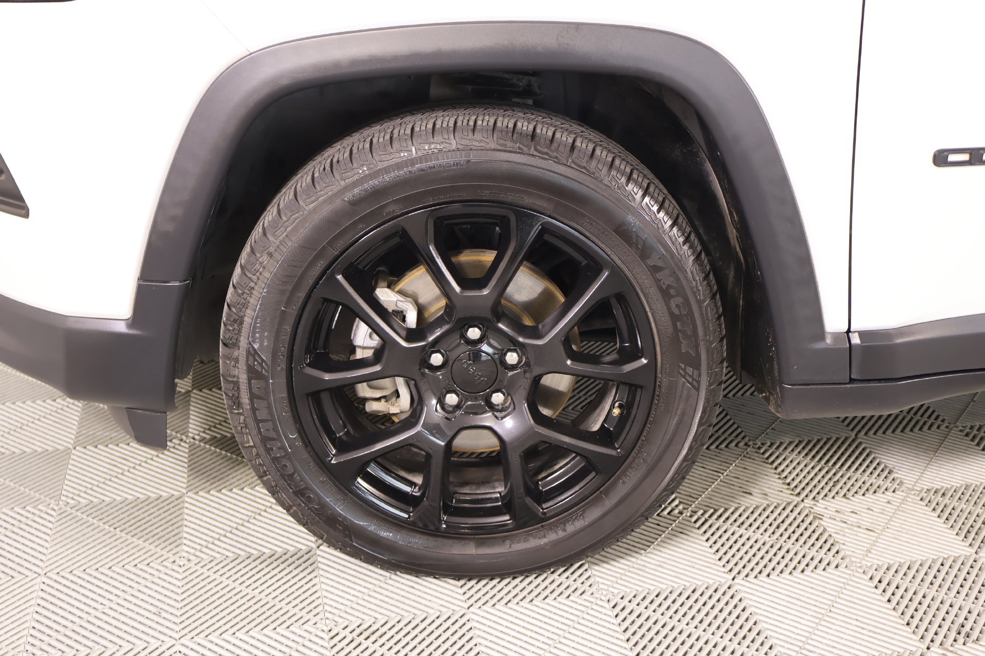 Used 2022 Jeep Compass Latitude FWD image 16