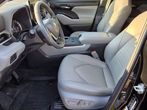 Used 2023 Toyota Highlander XLE FWD image 10