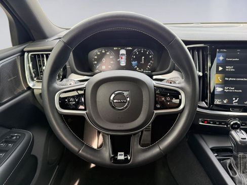Used 2020 Volvo S60 T5 R-Design image 16