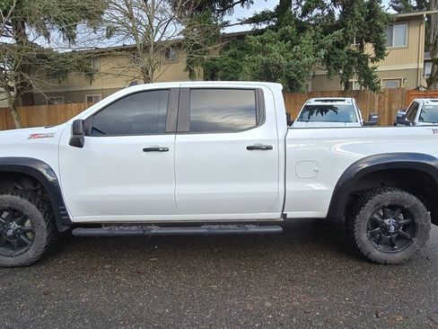 Used 2021 Chevrolet Silverado 1500 LT Trail Boss w/ Convenience Package II image 6