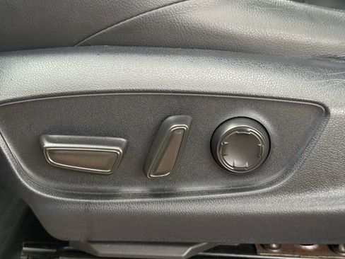 Used 2024 Toyota Tacoma Limited w/ Limited Package (LT) image 30