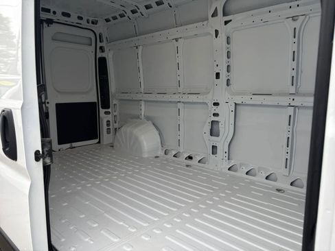 Used 2025 RAM ProMaster 2500 w/ Convenience Group FWD image 16