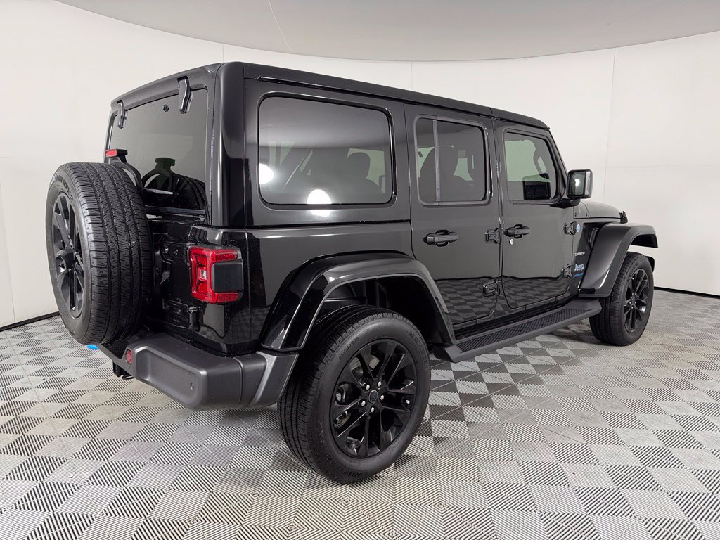 Used 2024 Jeep Wrangler Unlimited Sahara w/ Technology Group AWD/4WD image 8