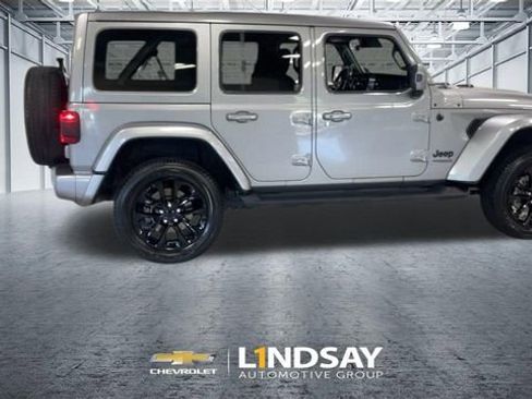 Used 2021 Jeep Wrangler Unlimited Sahara AWD/4WD image 2