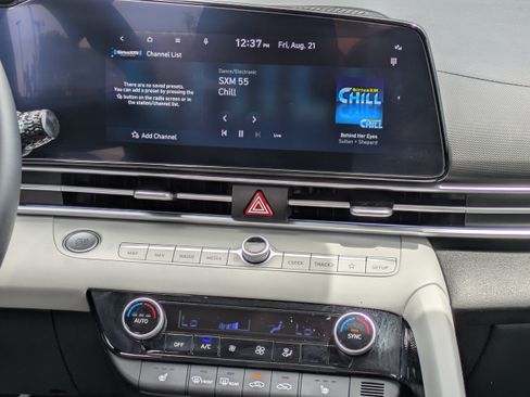 Certified 2024 Hyundai Elantra Limited FWD image 16
