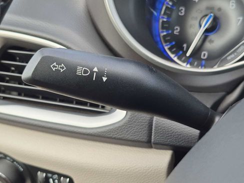 Used 2024 Chrysler Pacifica Touring-L FWD image 26