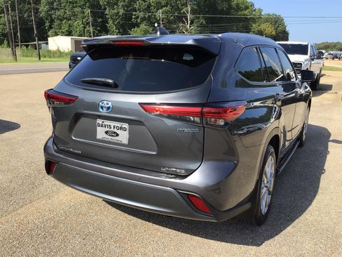 Used 2021 Toyota Highlander Limited AWD/4WD image 11