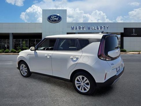 Used 2023 Kia Soul LX FWD image 3