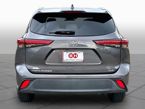 Used 2021 Toyota Highlander XLE FWD image 5