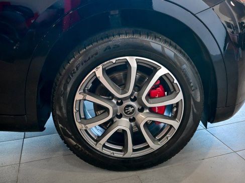 Used 2020 Maserati Levante image 42