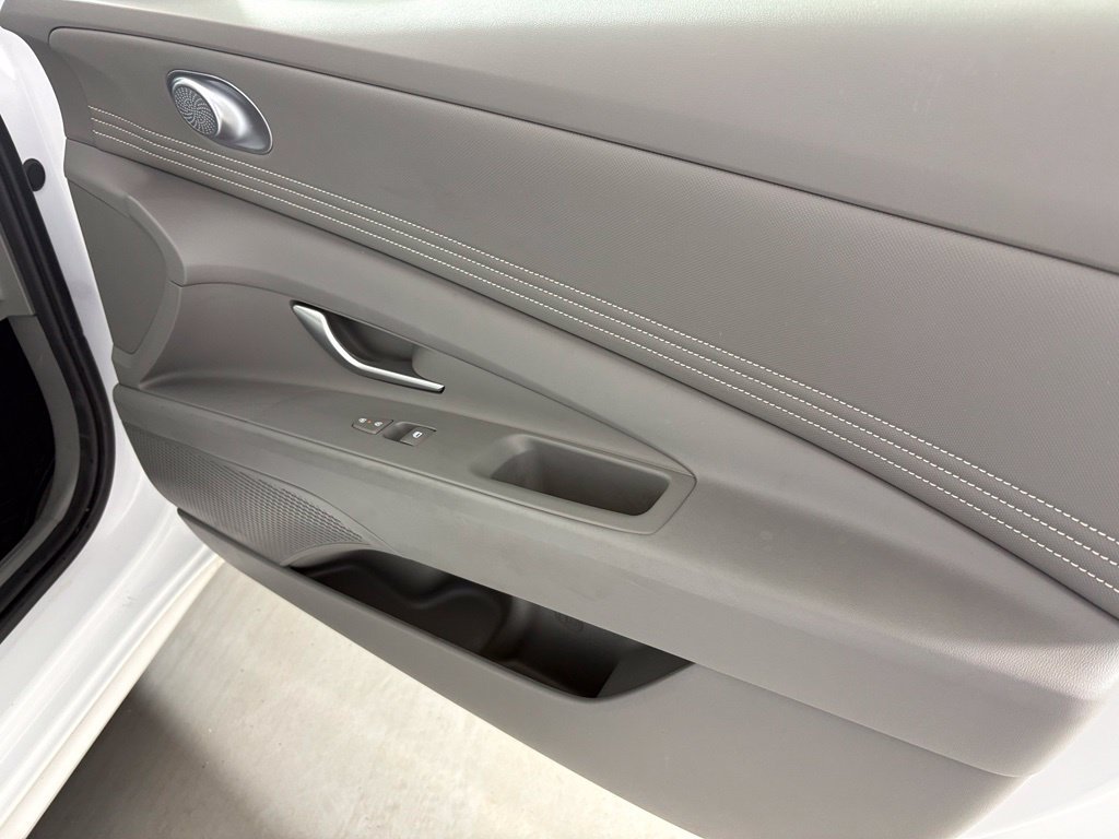 Used 2024 Hyundai Elantra SEL w/ Convenience Package FWD image 40