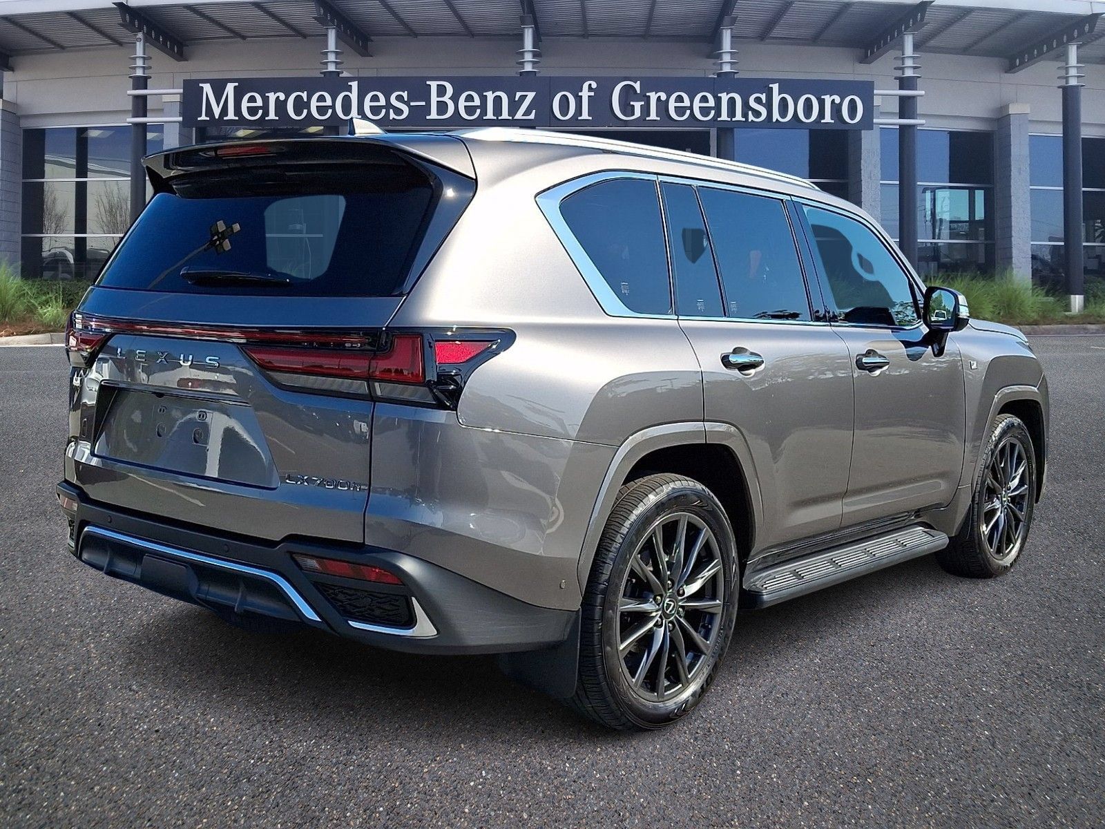 Used 2025 Lexus LX 700h F Sport w/ Accessory Package (Z1) AWD/4WD image 6