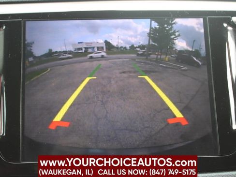 Used 2018 Chrysler Pacifica Touring-L image 39