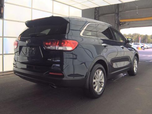 Used 2018 Kia Sorento FWD image 2