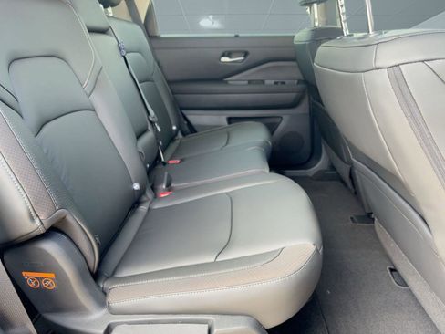 New 2025 Nissan Pathfinder SL image 28